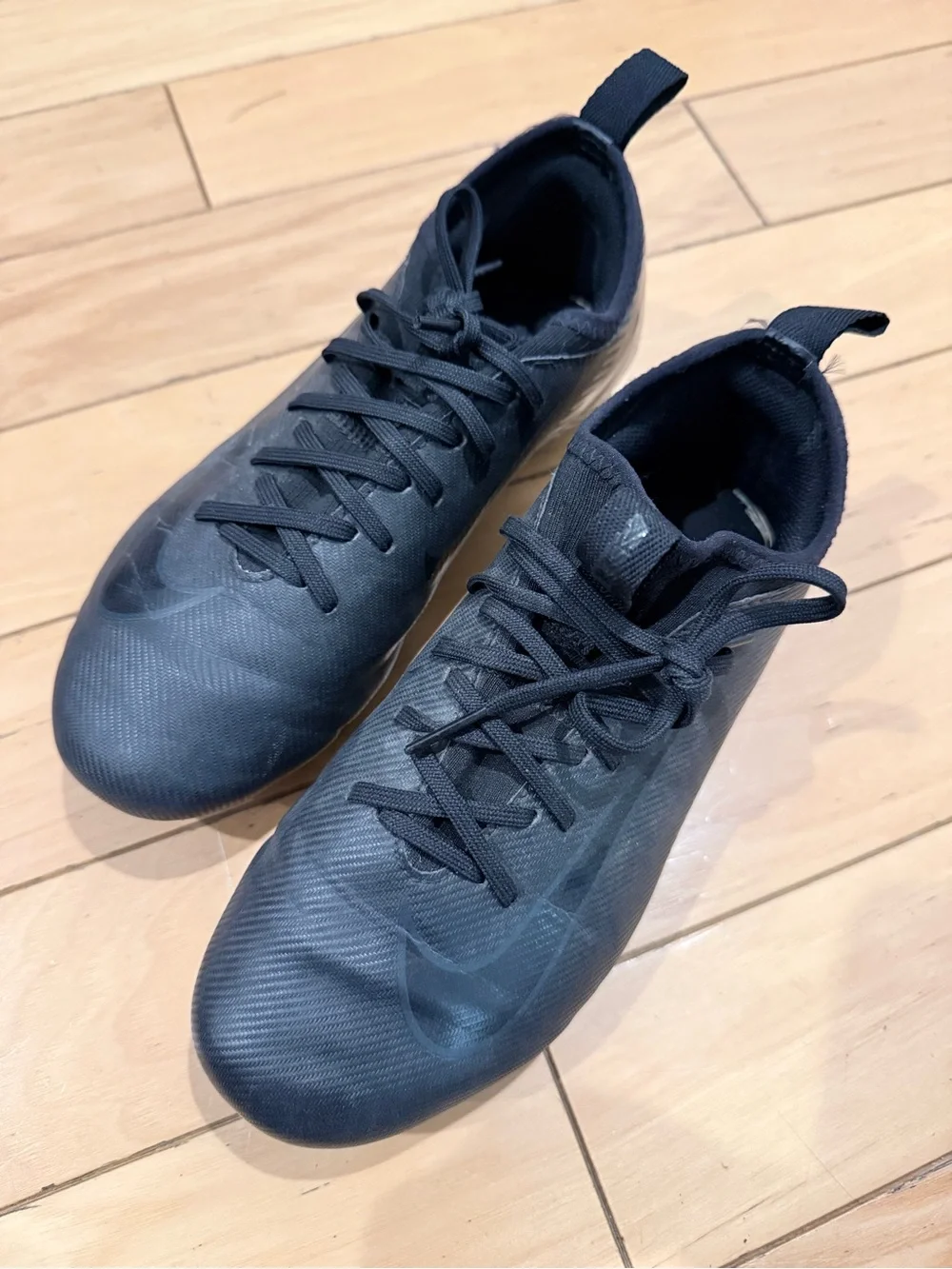 Boys Black Soccer cleats Athletic Lace-Up Shoes